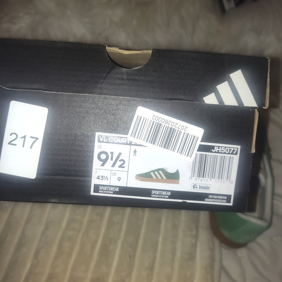 Adidas Green and White Men's Shoes - Picture 3 of 8